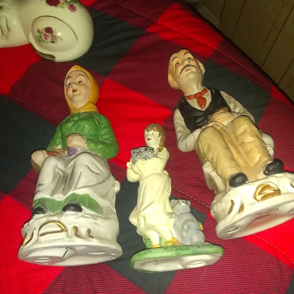 Porcelain Set of 3 figurines